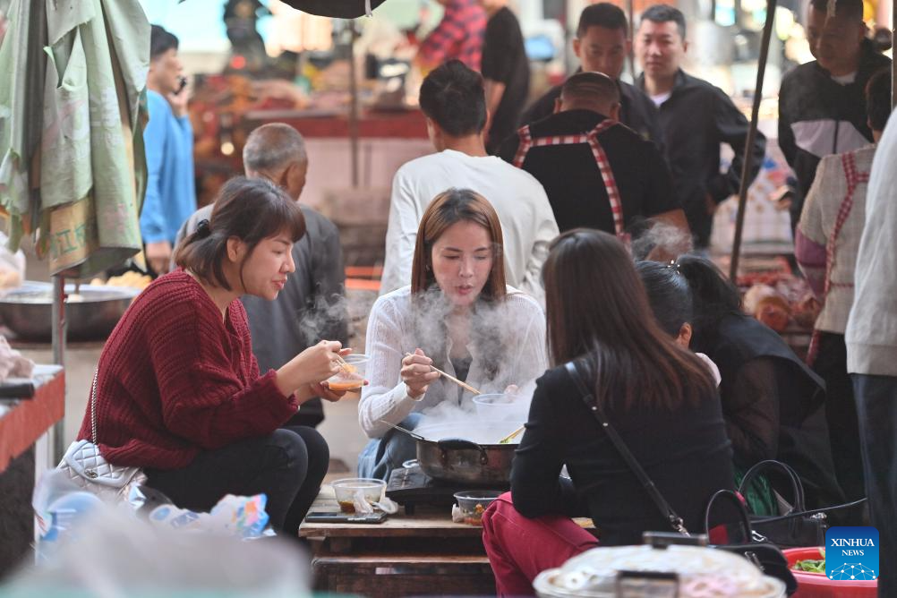 In pics: morning market in Chengtuan Town of Liuzhou, S China's Guangxi