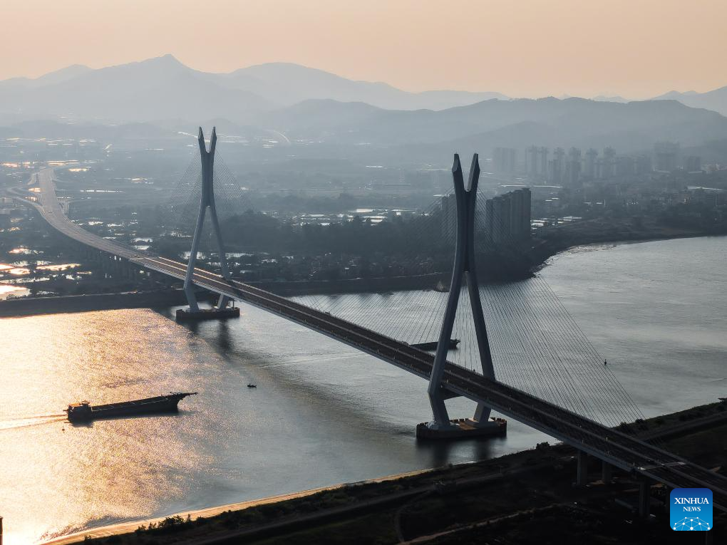 Bridge linking Guangzhou, Foshan to open to traffic