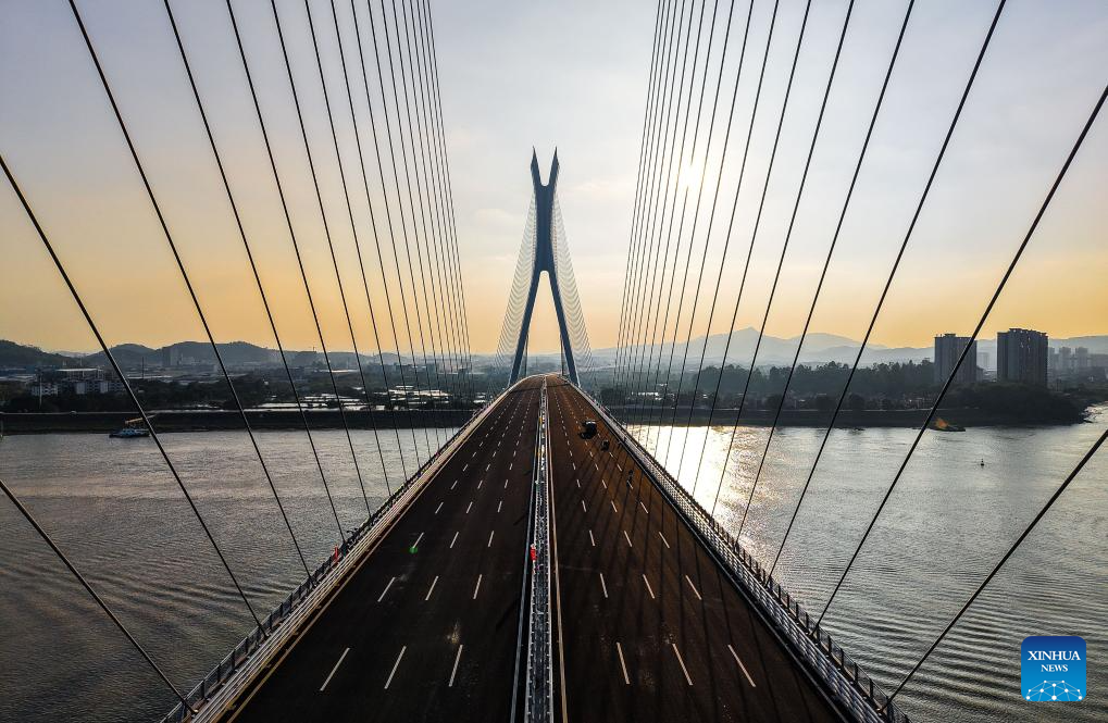 Bridge linking Guangzhou, Foshan to open to traffic