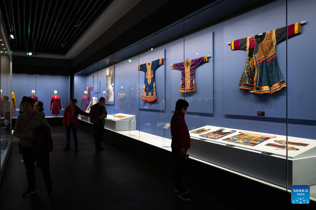 Silk textiles from Russian Museum of Ethnography showcased in Wuhan