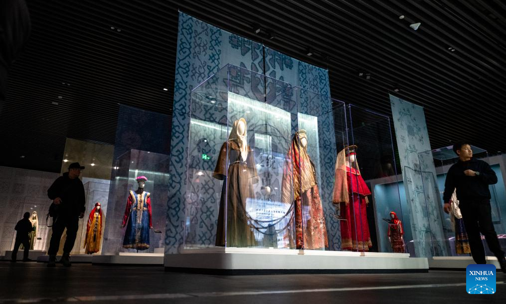 Silk textiles from Russian Museum of Ethnography showcased in Wuhan