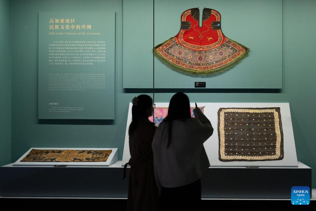 Silk textiles from Russian Museum of Ethnography showcased in Wuhan