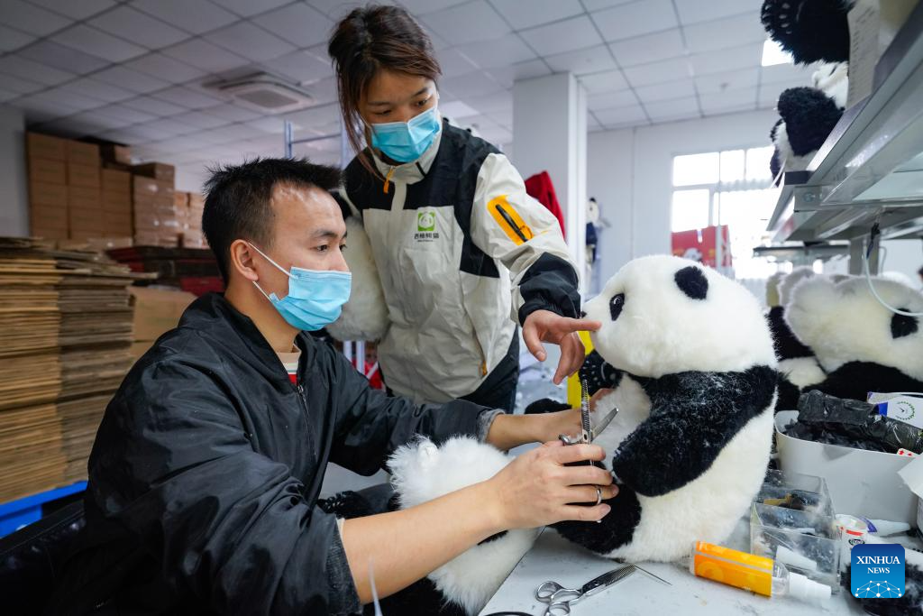 China's innovative panda toys get popular around world