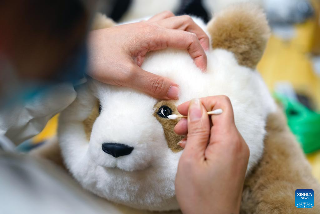 China's innovative panda toys get popular around world