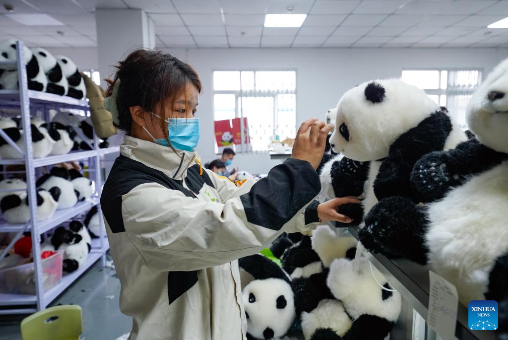 China's innovative panda toys get popular around world