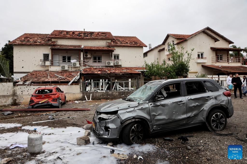 Hezbollah fires 200 rockets at northern, central Israel, injuring 8