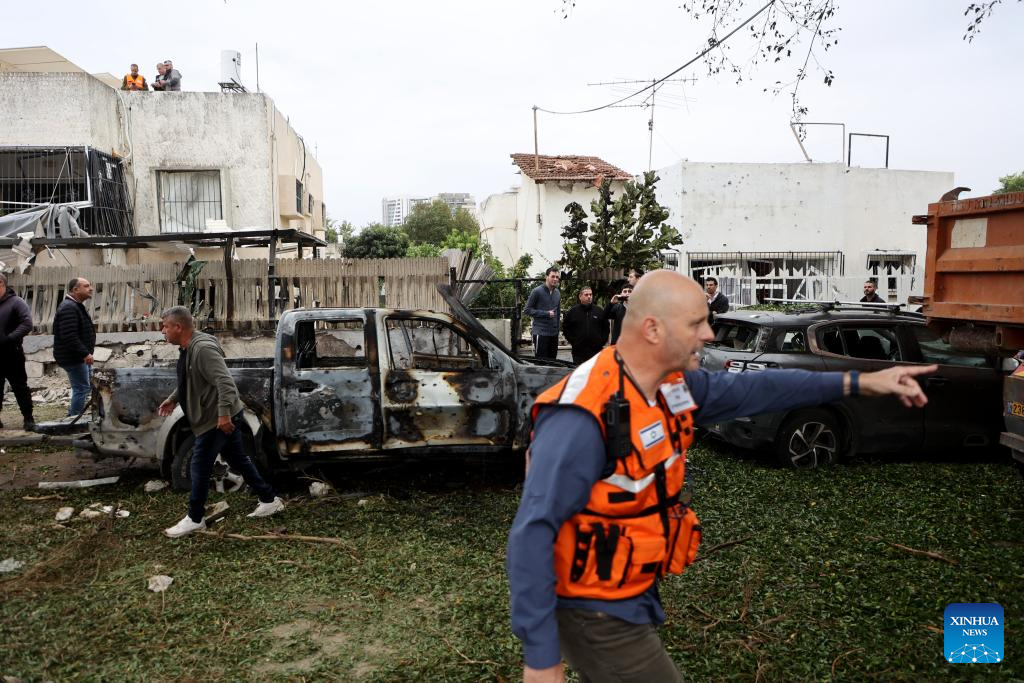 Hezbollah fires 200 rockets at northern, central Israel, injuring 8