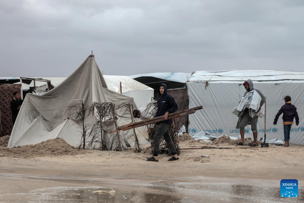 UN humanitarian partners assess flood damage to displaced Gazans