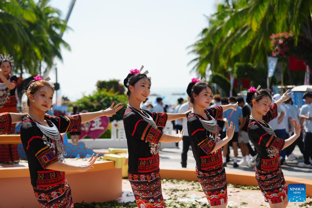 Gala for China's 12th National Traditional Games of Ethnic Minorities held in Sanya