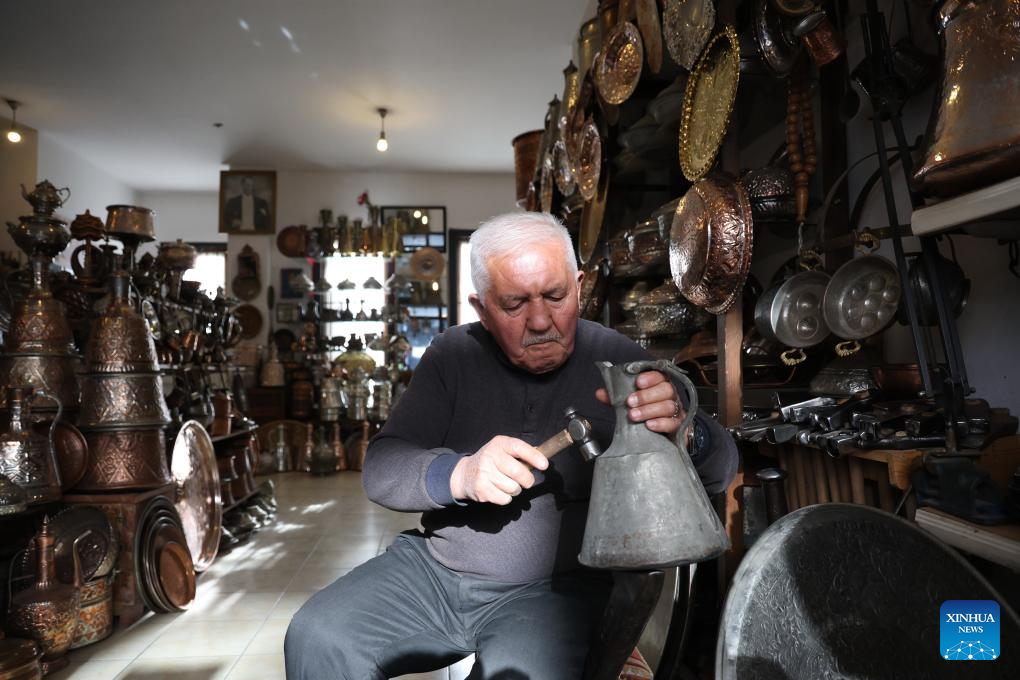 In Türkiye, high living costs push seniors back to work