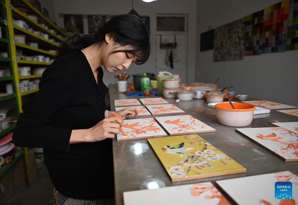 In pics: Inheritor of tri-colored glazed pottery printmaking infuses creation into tradition