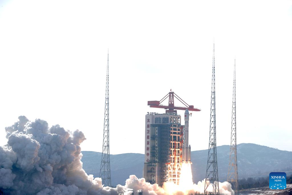 China successfully launches new satellite group