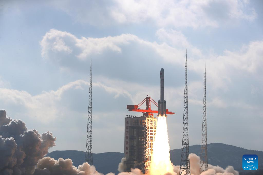 China successfully launches new satellite group