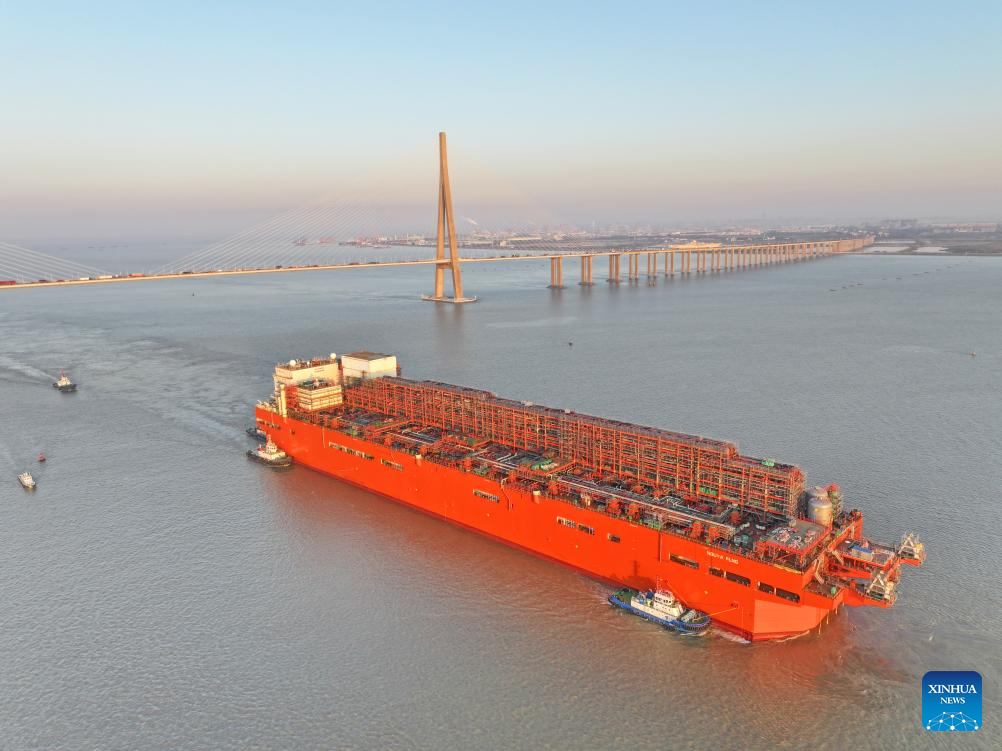 First large-scale FLNG facility made in China transferred from Nantong to Zhoushan