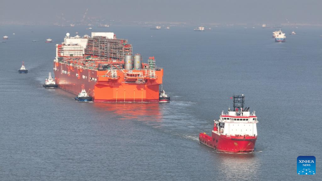 First large-scale FLNG facility made in China transferred from Nantong to Zhoushan