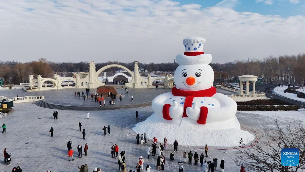 In pics: giant snowman at Sun Island scenic spot in Harbin