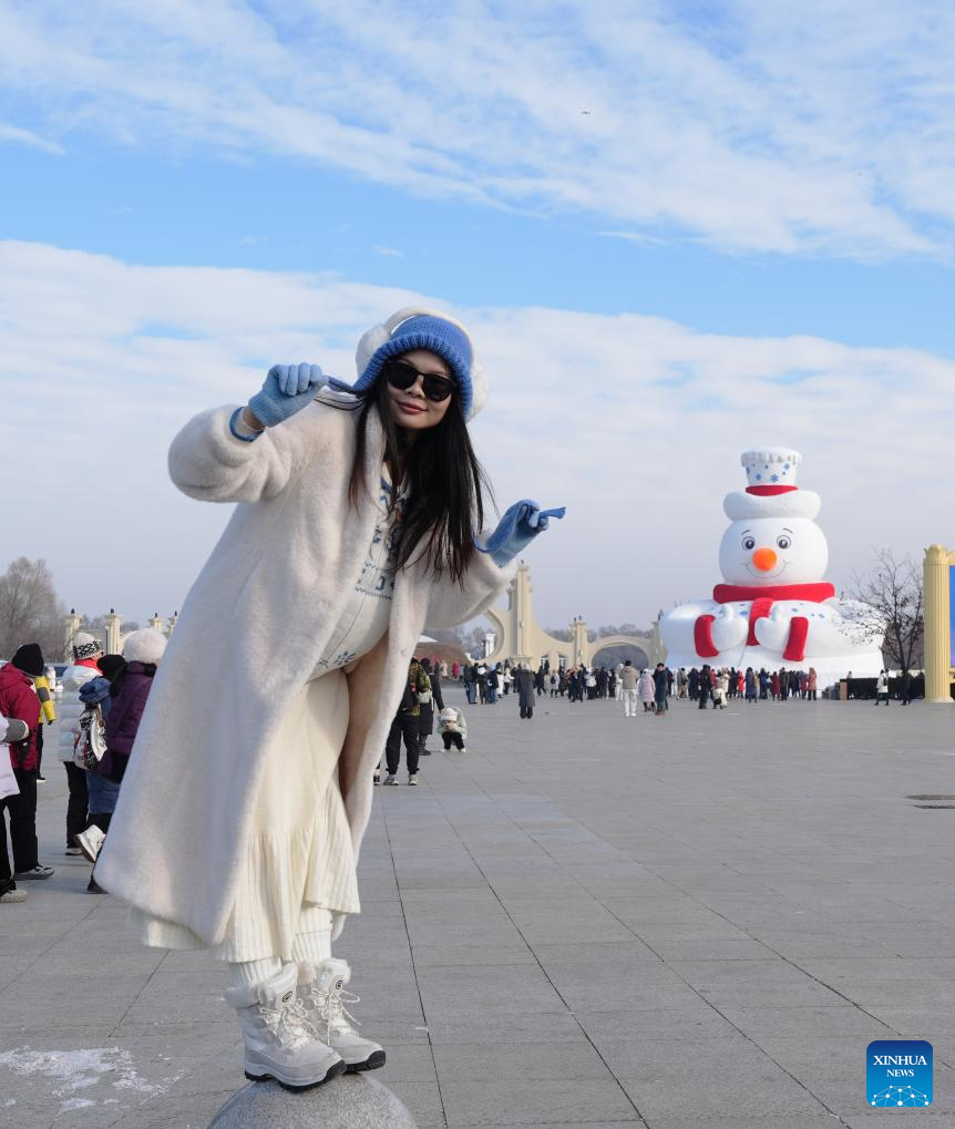 In pics: giant snowman at Sun Island scenic spot in Harbin