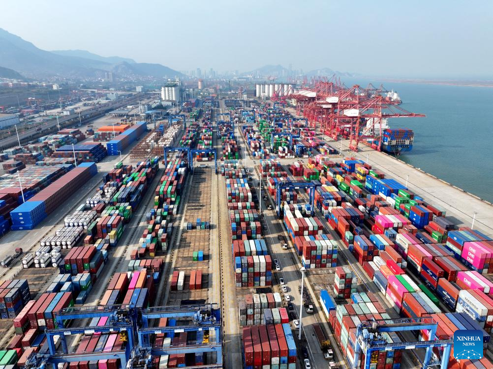 China's foreign trade shows steady growth in first 11 months