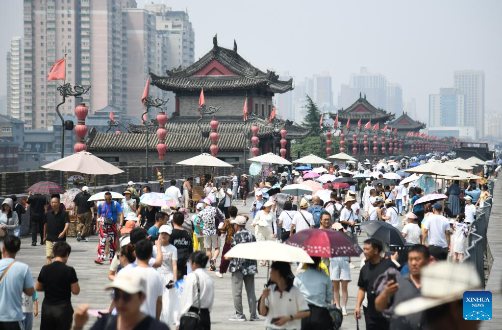 A glimpse of Xi'an where tradition and modernity mingle