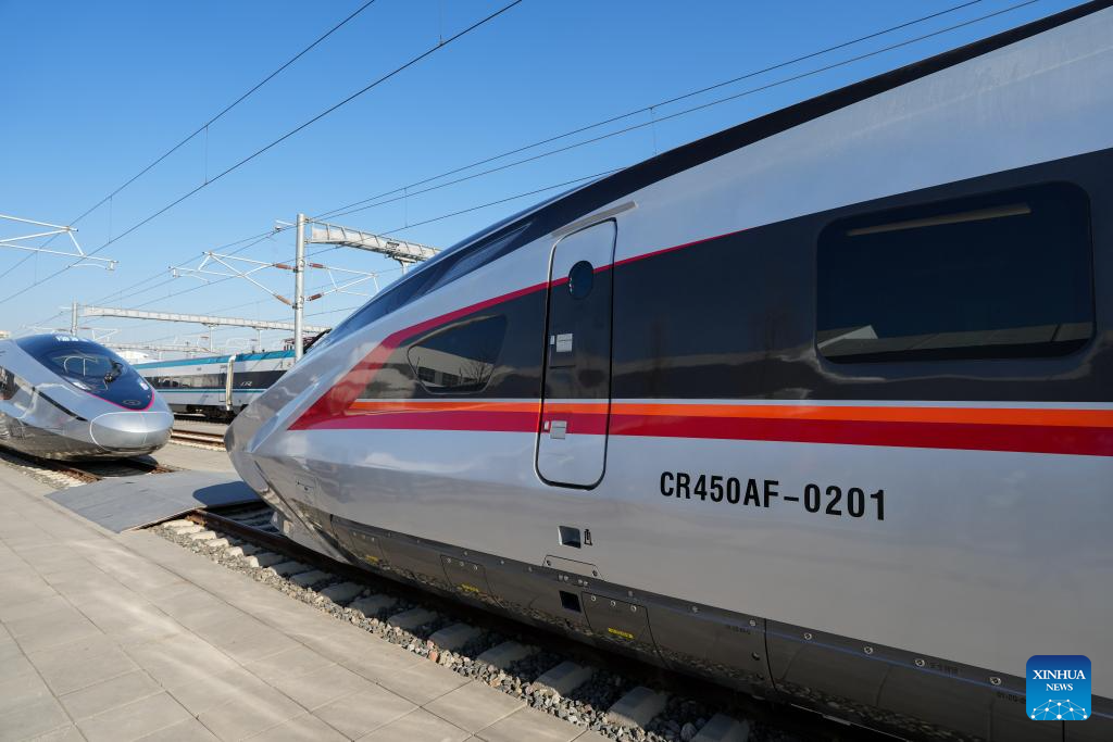 China Focus: China debuts prototypes of world's fastest high-speed train