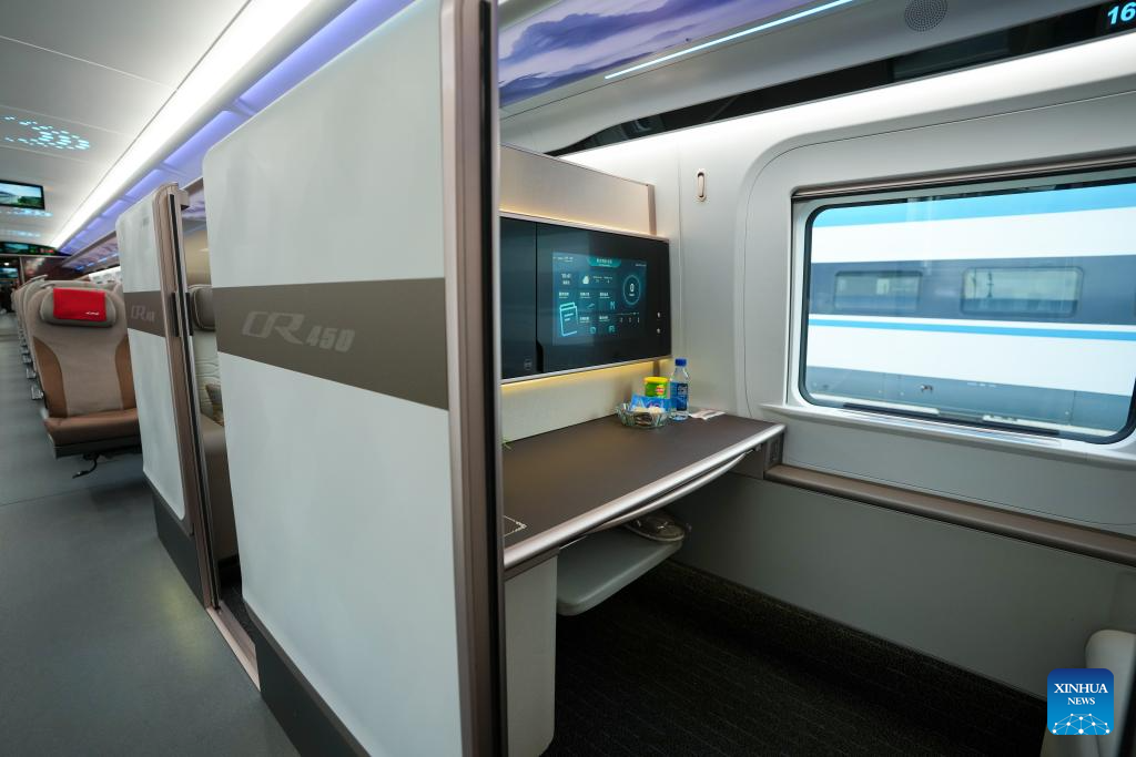 China Focus: China debuts prototypes of world's fastest high-speed train