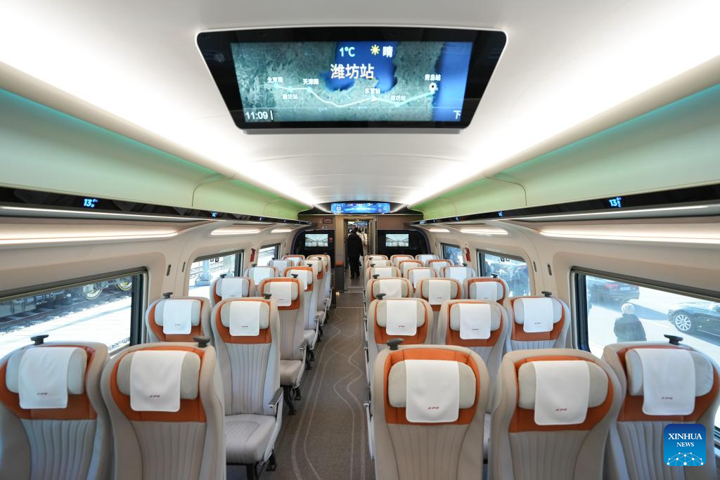 China Focus: China debuts prototypes of world's fastest high-speed train