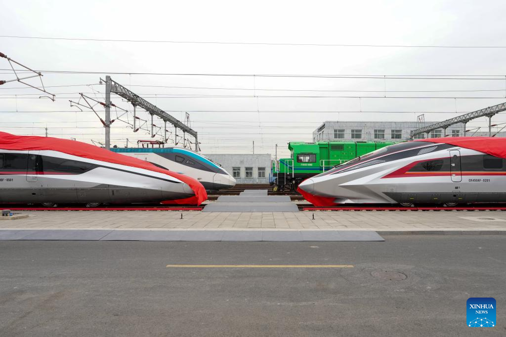 China Focus: China debuts prototypes of world's fastest high-speed train