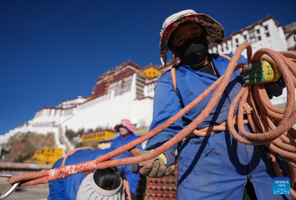 Maintenance team commits to preservation of Potala Palace