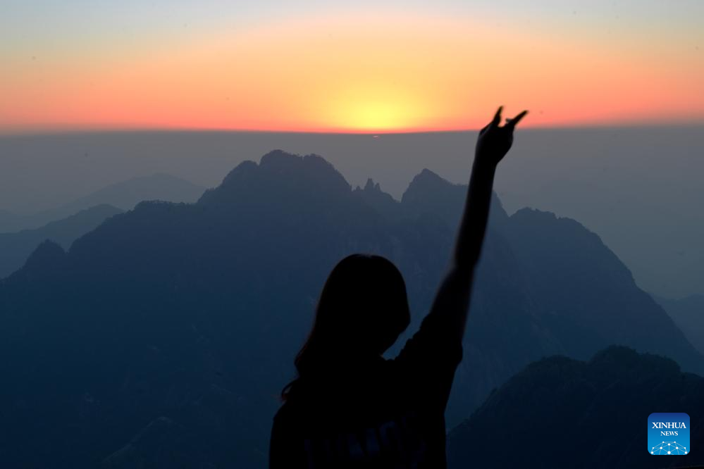 People across China mark last day of 2024