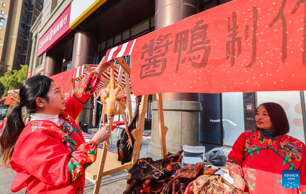 New Year fair opens in Hangzhou, E China