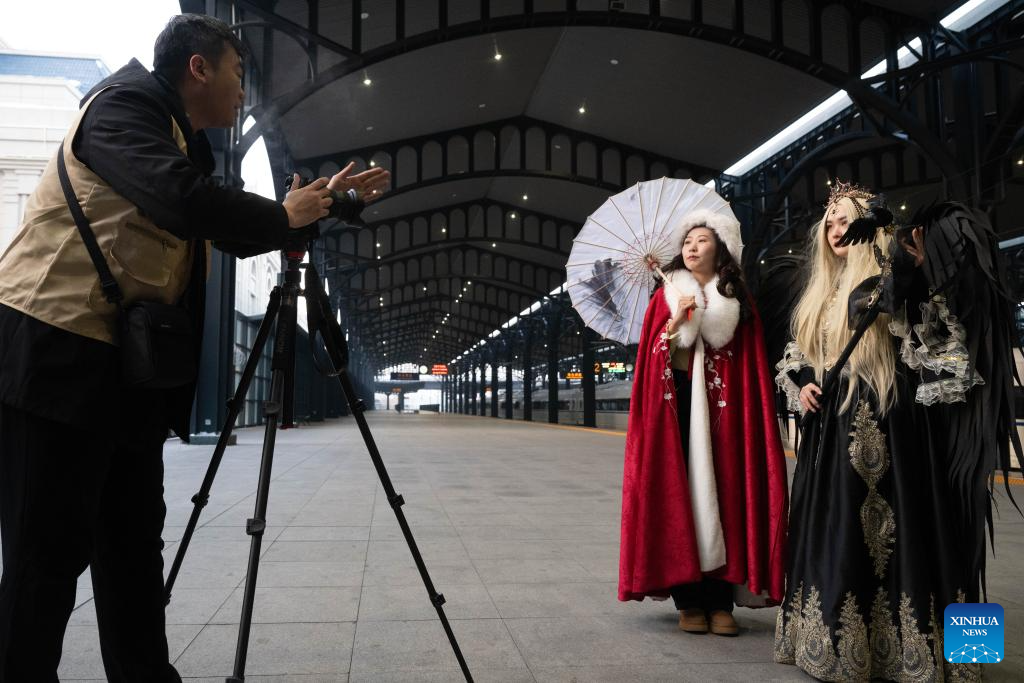 Train themed on ice and snow tourism starts operation in China's Heilongjiang