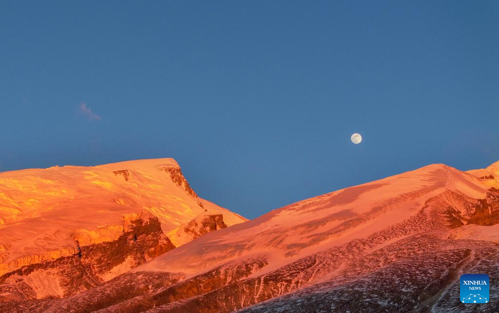 Winter view of Mount Muztagata in NW China's Xinjiang