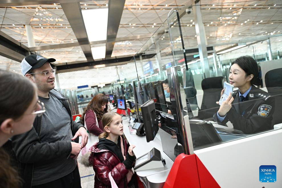 Airport in Beijing sees influx of inbound travelers on eve of Spring Festival