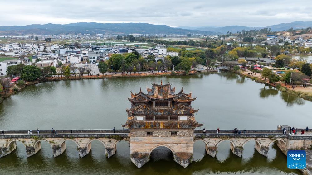 People enjoy Spring Festival holiday across China