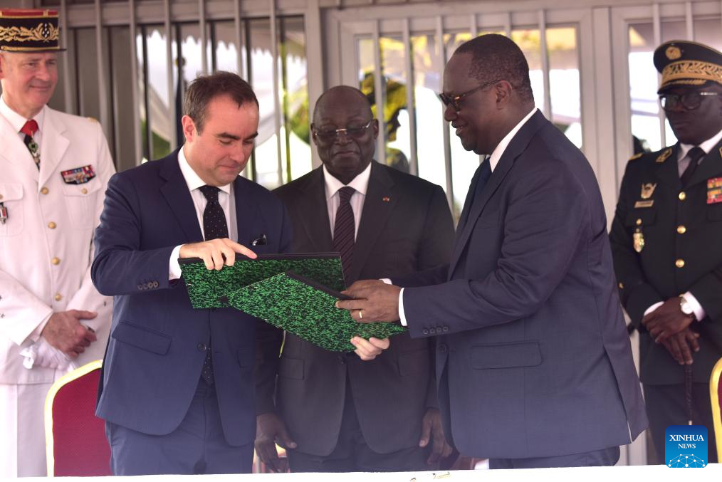 France hands over only military base to Cote d'Ivoire