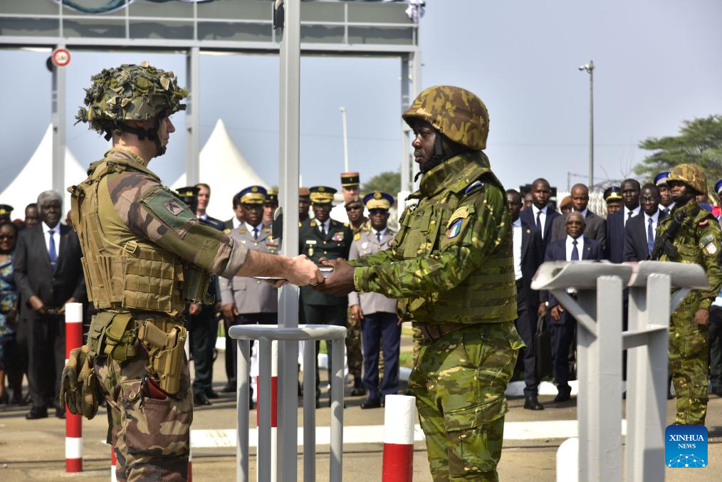 France hands over only military base to Cote d'Ivoire