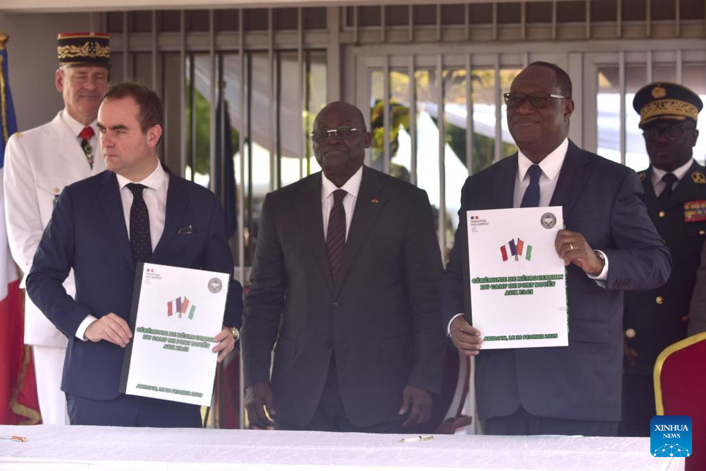 France hands over only military base to Cote d'Ivoire