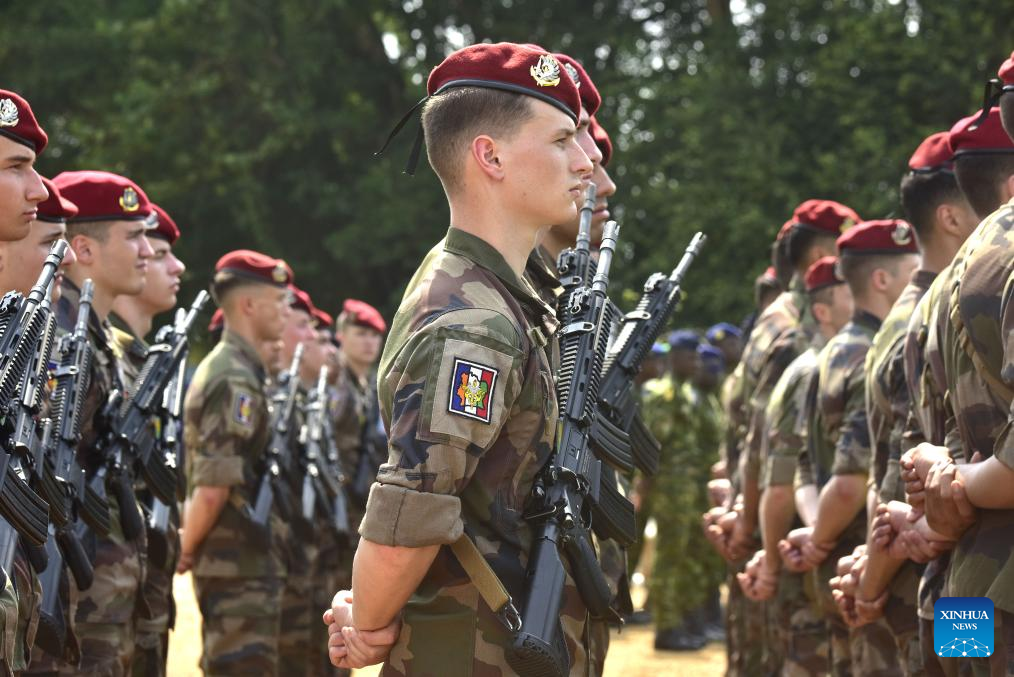 France hands over only military base to Cote d'Ivoire