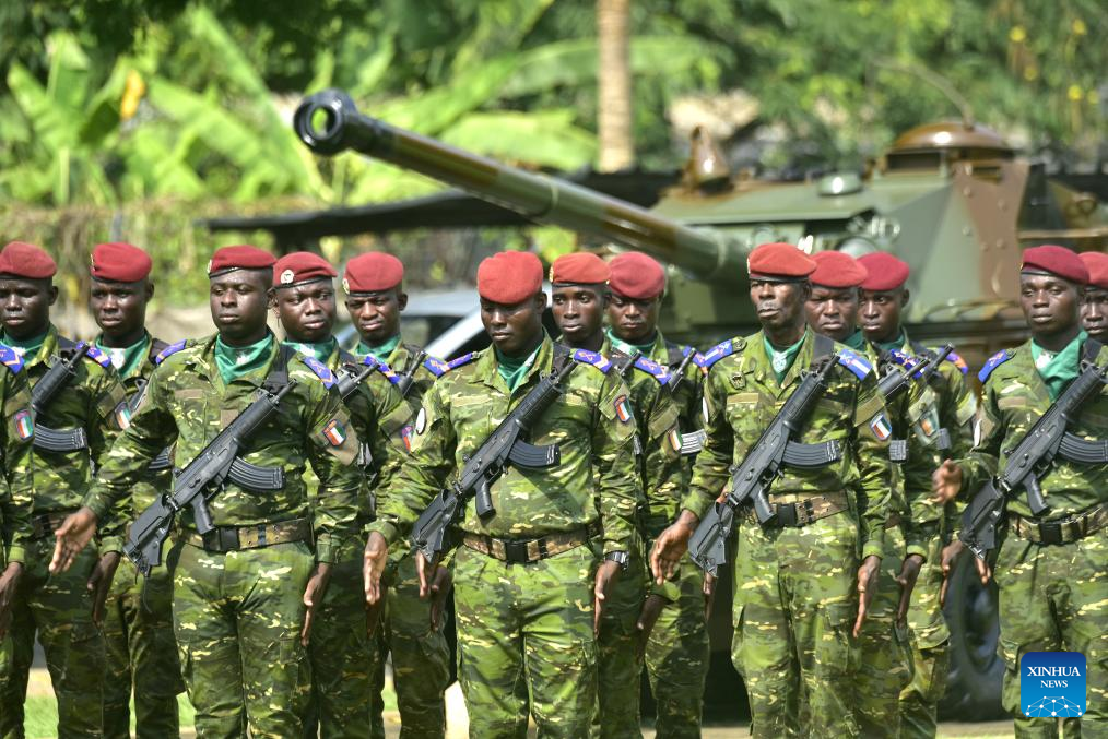 France hands over only military base to Cote d'Ivoire