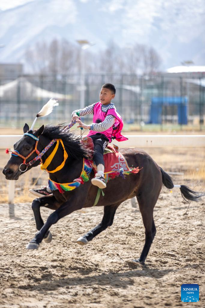 Lhasa hosts equestrian show amid Tibetan New Year celebrations