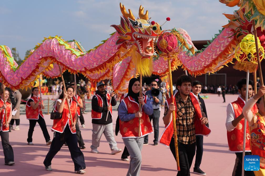 People perform Fenghua Cloth Dragon Dance during cultural event in China's Zhejiang
