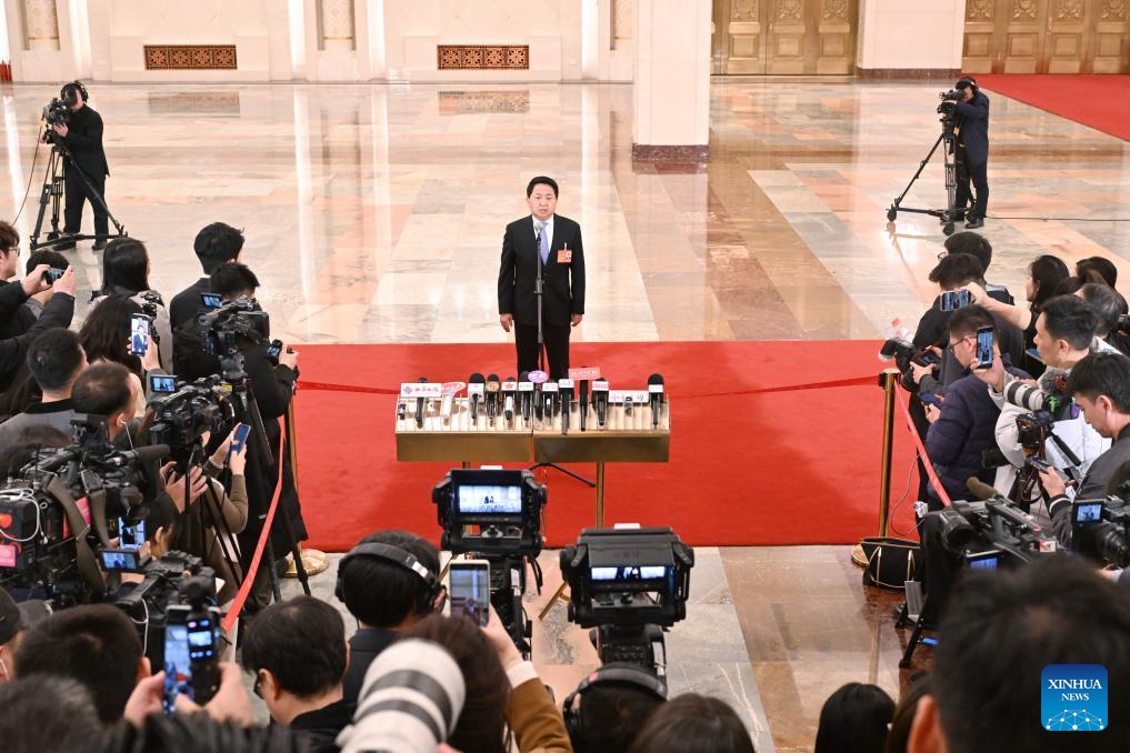 Ministers give interviews after NPC opening meeting