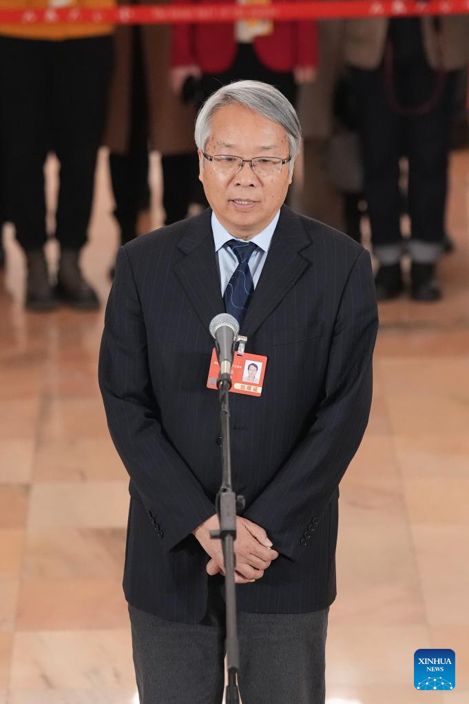 CPPCC members attend group interview ahead of closing meeting