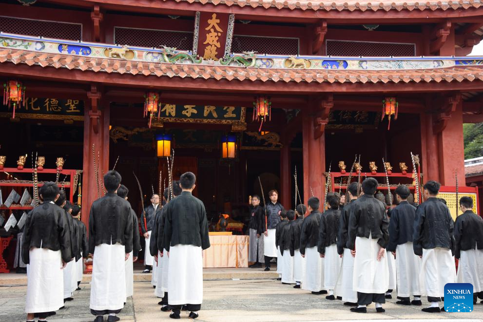 Ceremony held in Tainan in southern Taiwan to honor Confucius