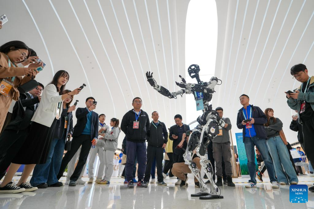 Humanoid robots shine at 2025 Zhongguancun Forum