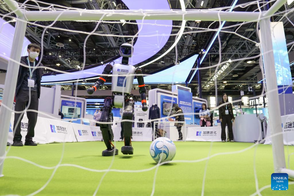Humanoid robots shine at 2025 Zhongguancun Forum