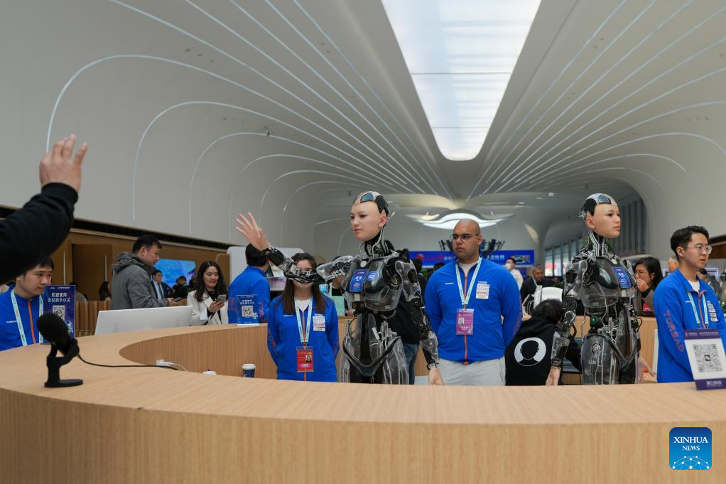 Humanoid robots shine at 2025 Zhongguancun Forum
