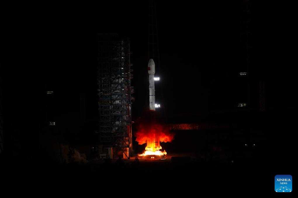 China launches new data relay satellite