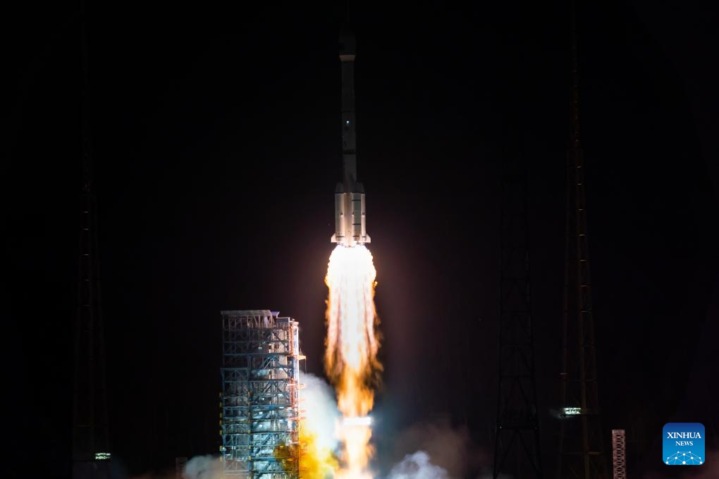 China launches new data relay satellite