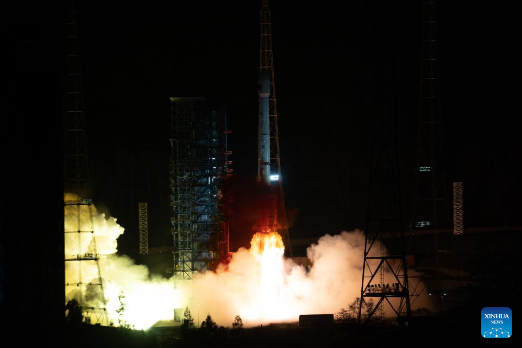 China launches new data relay satellite